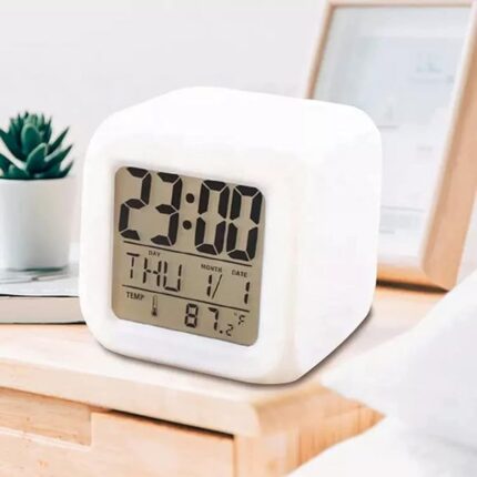 Mini Relógio Despertador Digital Branco Compacto LED Luz Noturna Tela LCD Silencioso