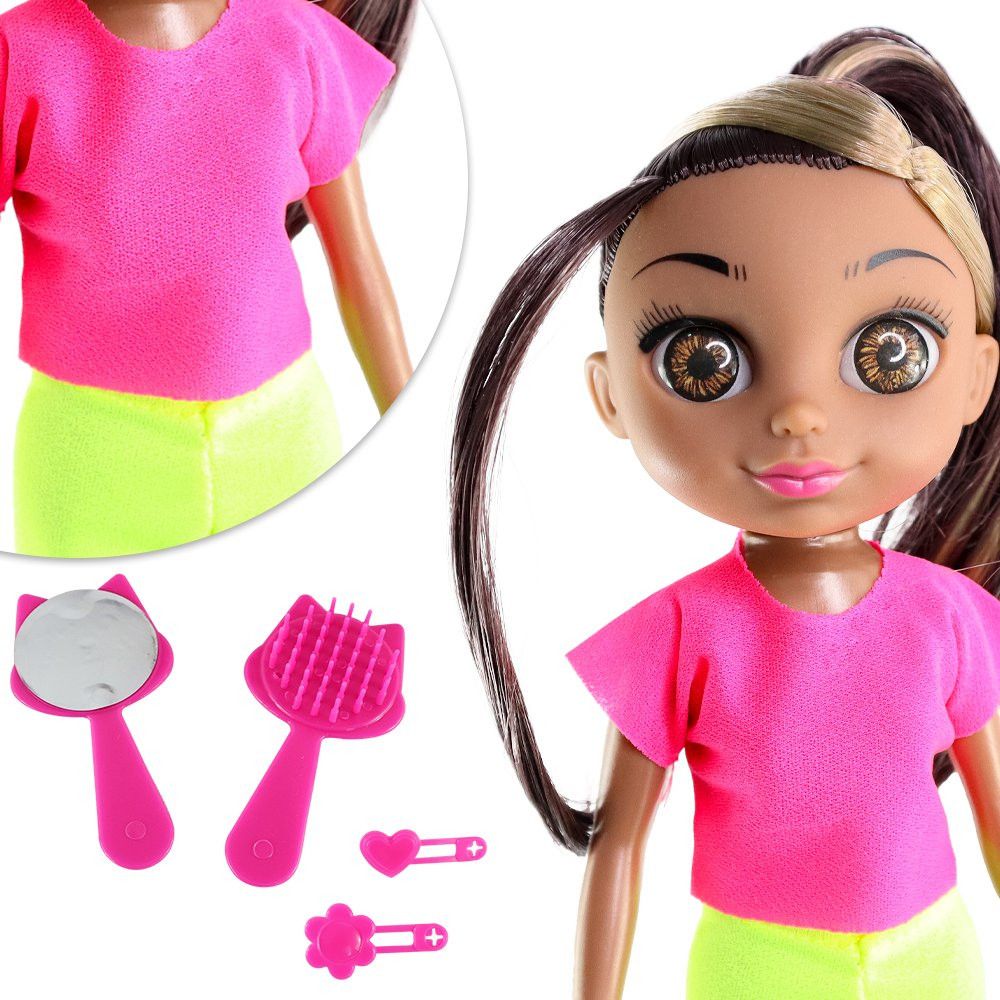 Boneca Violet Negra 30cm com Acessórios Pente Espelho e Prendedores de Cabelo Completo - Imagem 6
