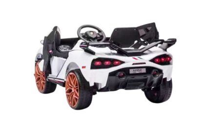 Carrinho Esportivo Elétrico Infantil Branco com Controle Remoto Bateria 12V 2 Motores 2 Lugares