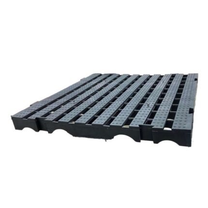 Piso Plástico Estrado Vazado 50x50cm Preto Resistente Antiderrapante para Área Externa