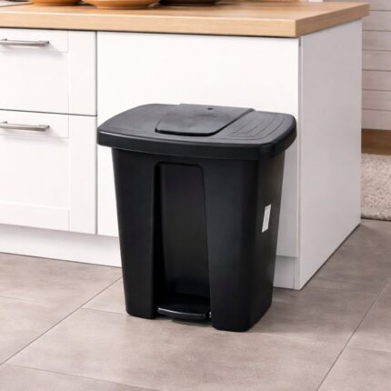 Lixeira com Pedal 16L Preta Plástico Resistente Cozinha Banheiro Compacta